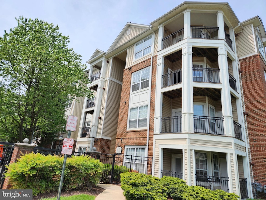 12949 Centre Park Cir unit 202, Herndon, VA 20171 - photo 1