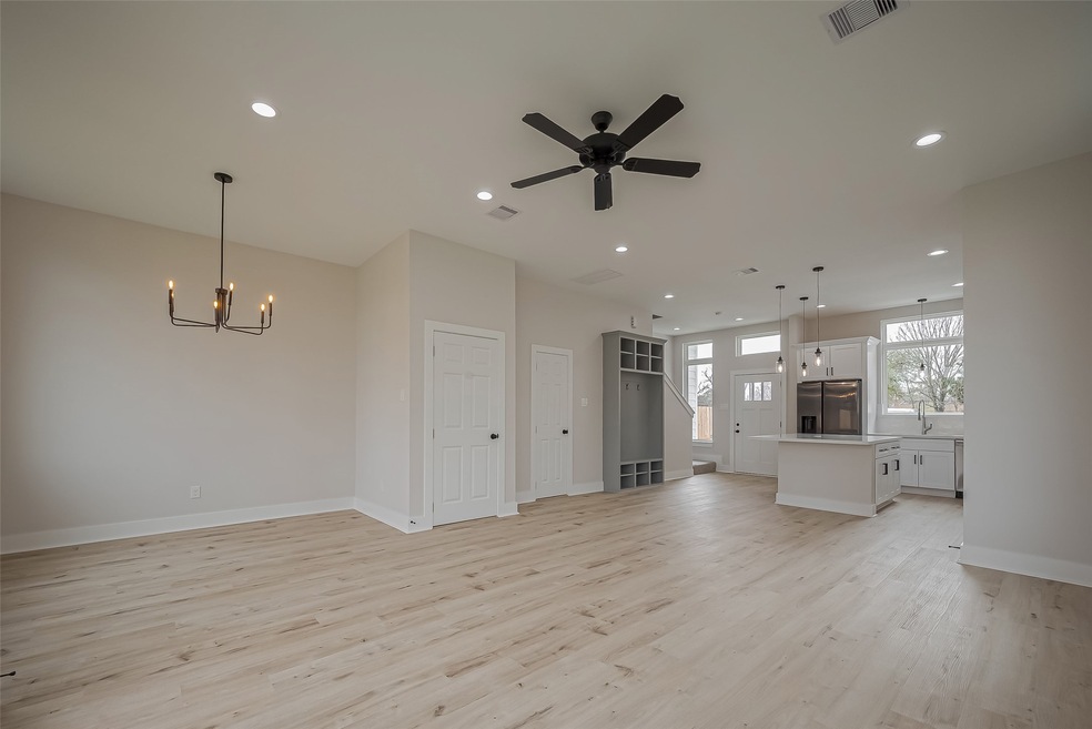 918 Saint Clair St unit B, Houston, TX 77088 - photo 1