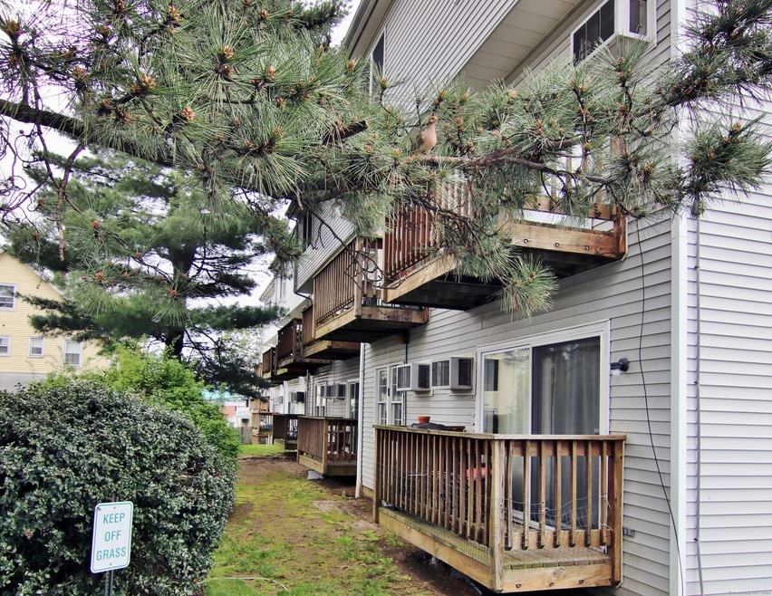 256 Washington Blvd unit 9, Stamford, CT 06902 - photo 1