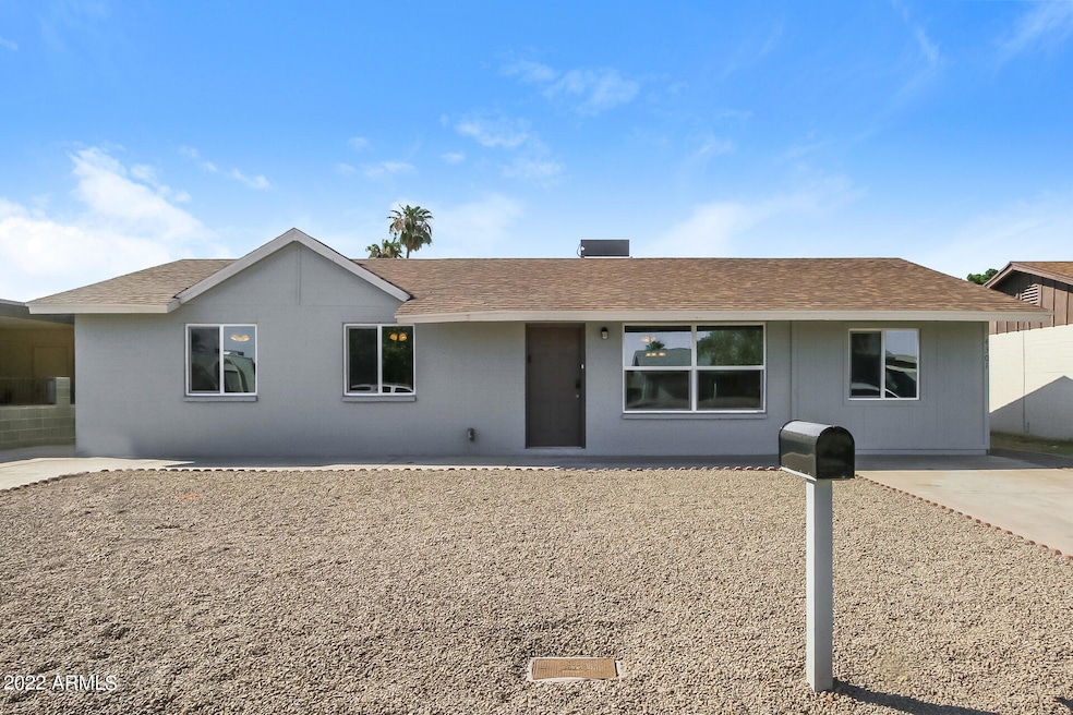 000-photo-front-view-11715282