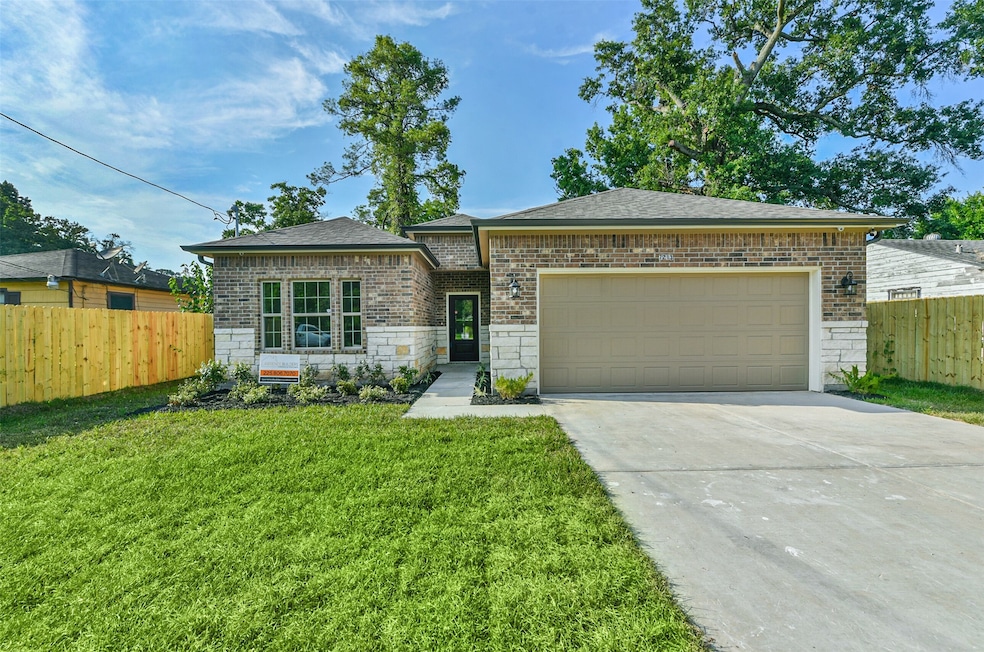 7213 S Hall St, Houston, TX 77028 - photo 1