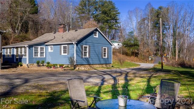 She sits on point 17 (.17) acres on a rectangular lot that borders a sweet creek. Come have your morning coffee right here on your sun-dappled side yard and listen to the creek sing its song.