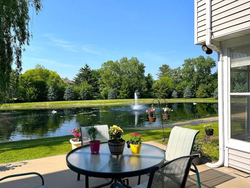 Immaculate 4BR, 3BR condo on pond!
