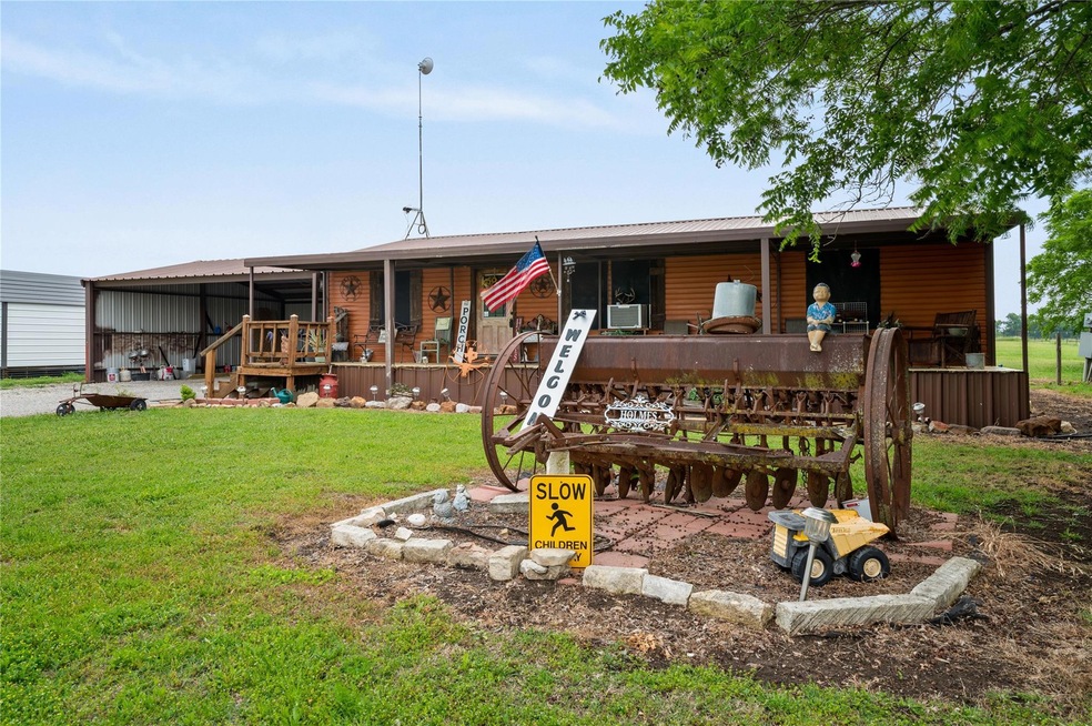 202 Darwin Rd, Whitewright, TX 75491 MLS 20319910