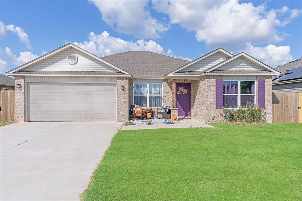 525 W Ava Dr, Mustang, OK 73064 - photo 1