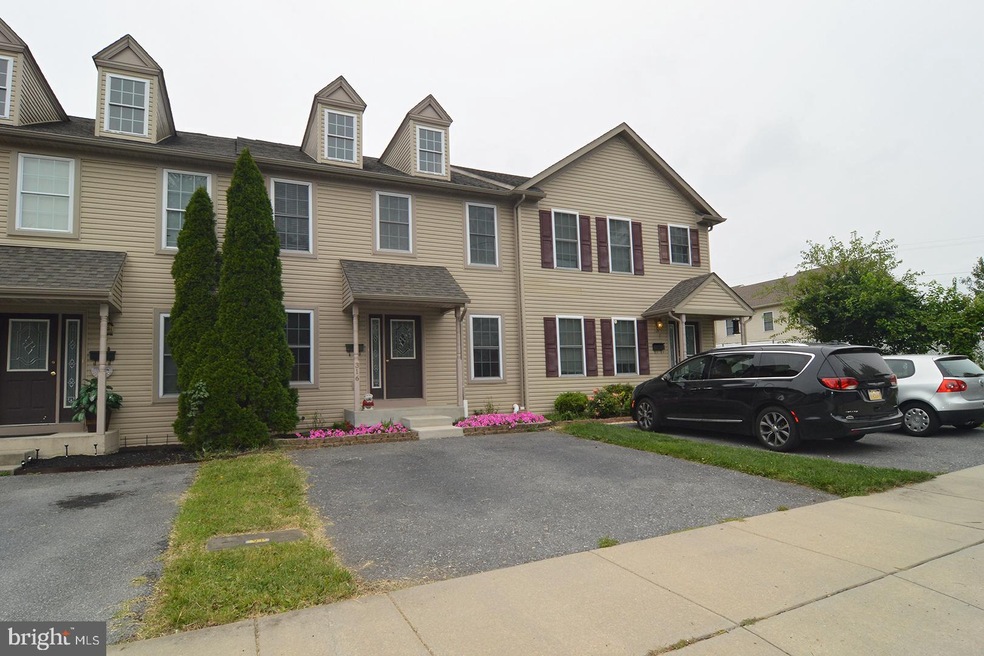 316 Saint Nicholas St, Reading, PA 19607 - photo 1