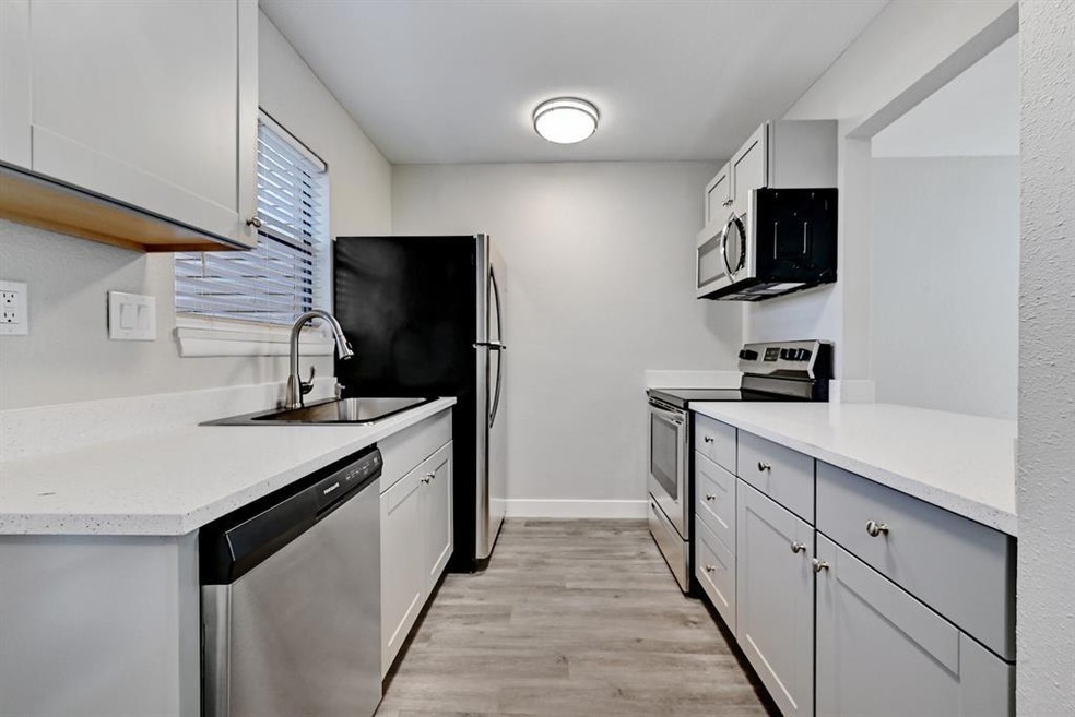 Beautifully updated kitchen includes all new cabin