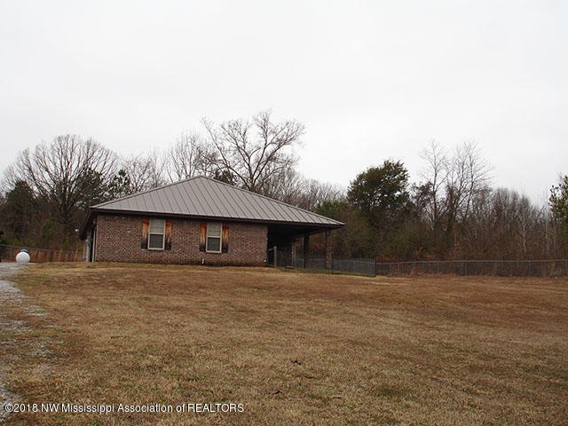 895 Bennett Cir, Byhalia, MS 38611 - photo 1