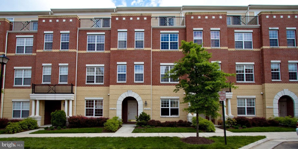 42599 Hollyhock Terrace unit 42599, Brambleton, VA 20148 - photo 1