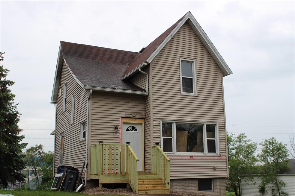 1611 14th Ave SE, Cedar Rapids, IA 52401 - photo 1