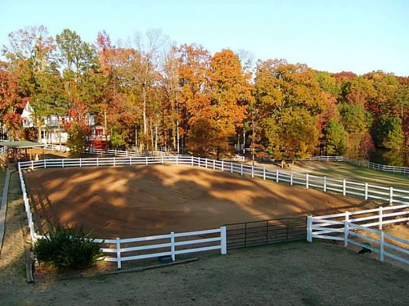 Land. 90x150 fenced riding arena with river sand; 