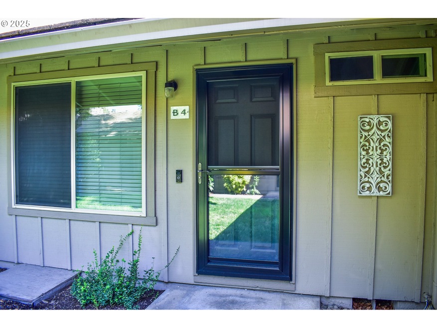 300 Shafer Ln unit B4, Jacksonville, OR 97530 - photo 1