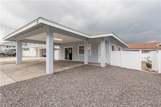 This NEW Green at Lualualei home sports a large 2-