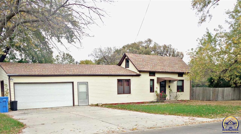 2300 W 1st Ave, Topeka, KS 66606 - photo 1