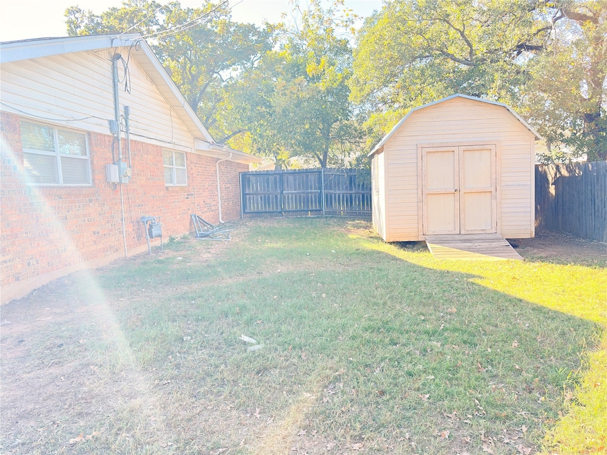 600 Travis Dr, Mineral Wells, TX 76067 - photo 1