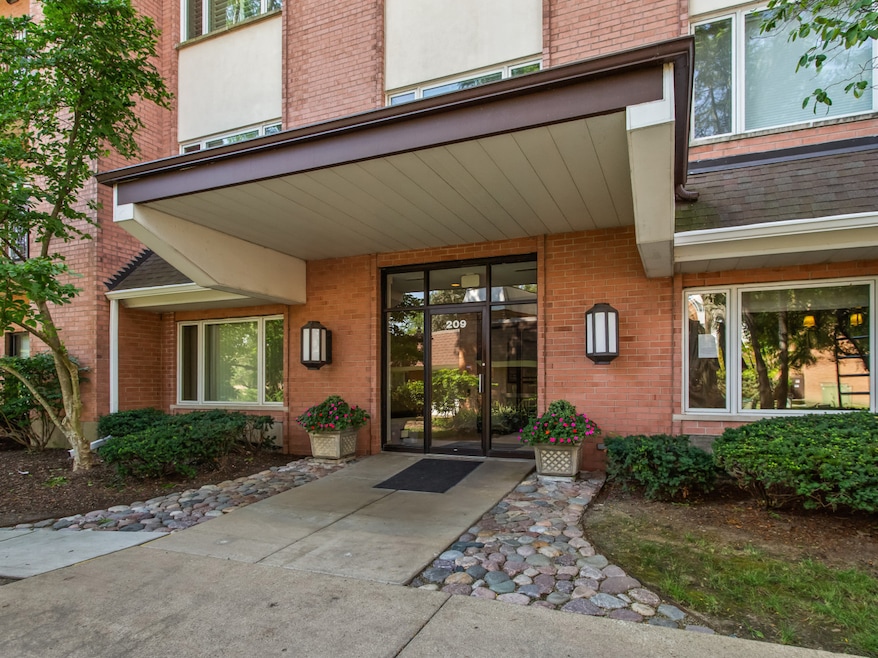 Pending $550,000 • Co-Listing Agent