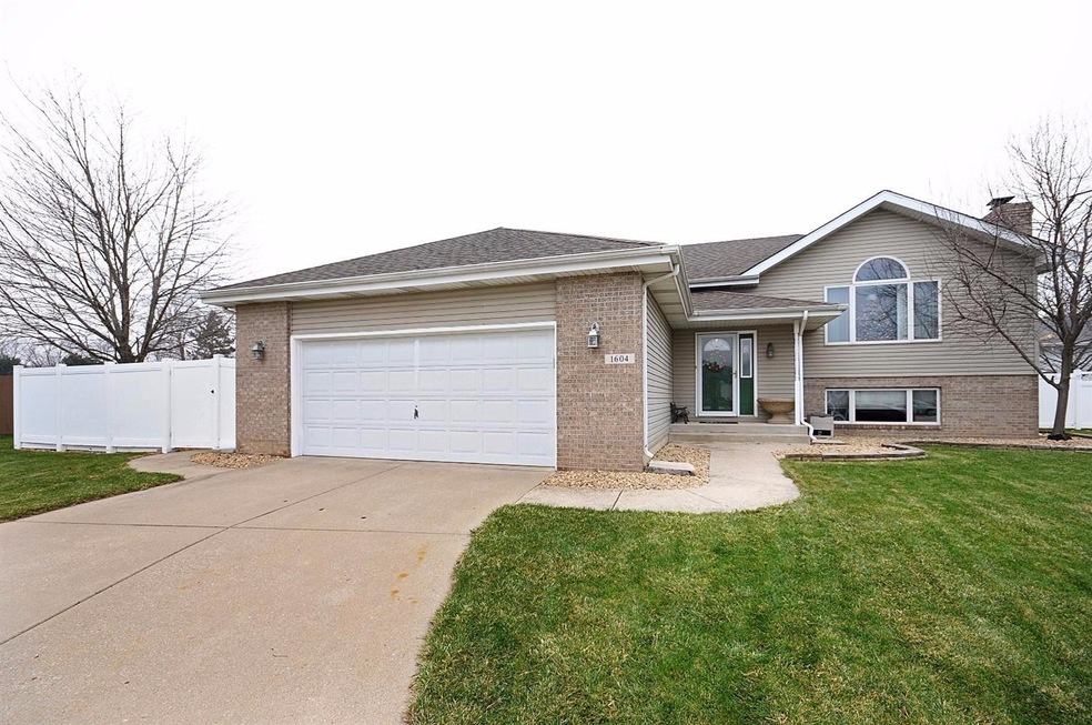 1604 Capri Ln, Dyer, IN 46311 - photo 1