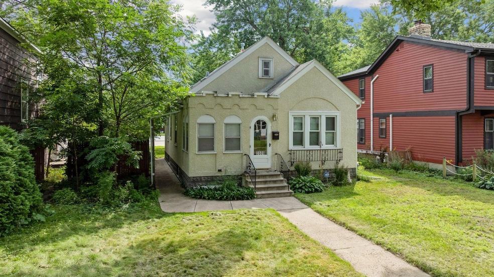 Pending $299,990 • Co-Listing Agent