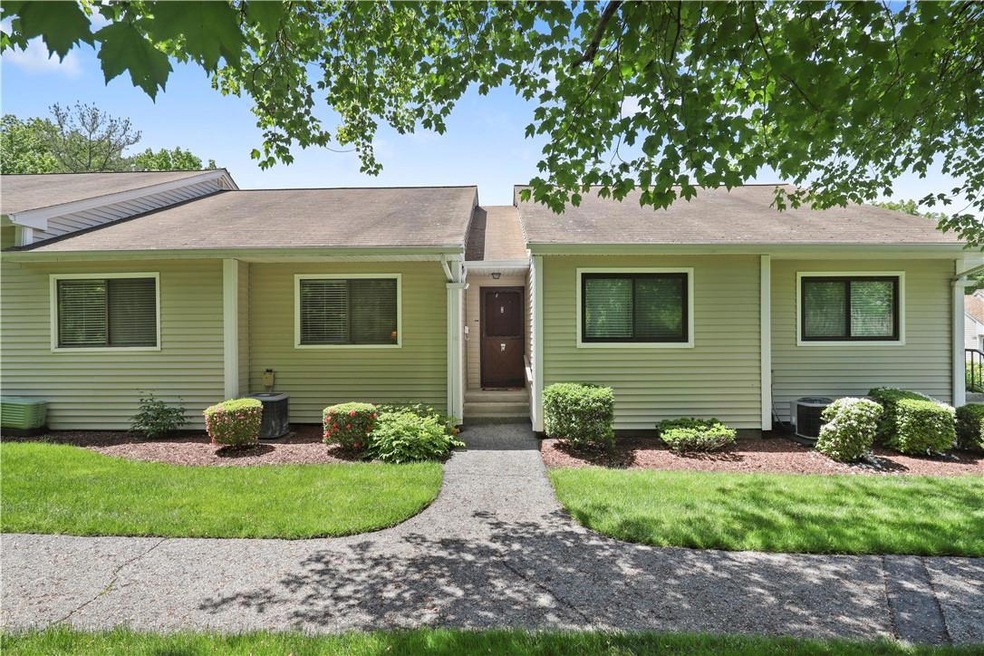 88 Molly Pitcher Ln unit C, Yorktown Heights, NY 10598 - photo 1