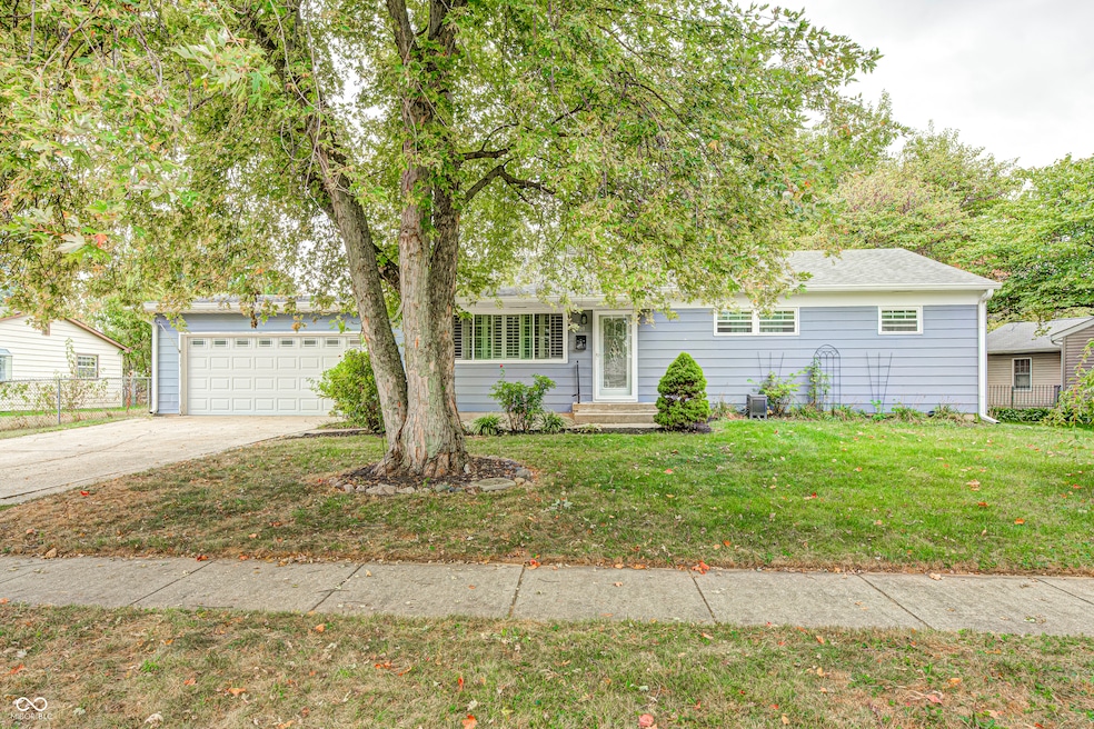 609 Maple Ln, Brownsburg, IN 46112 - photo 1