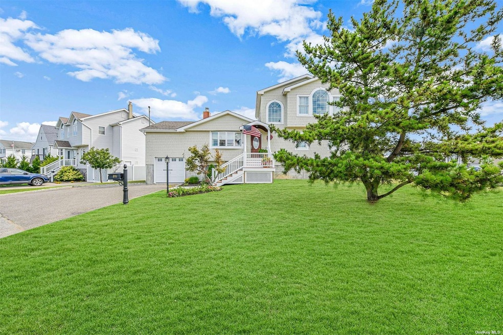 371 E Shore Rd, Lindenhurst, NY 11757 - photo 1