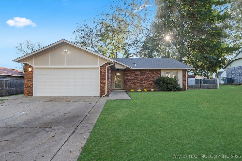 1915 S Muskogee St, Sapulpa, OK 74066 - photo 1