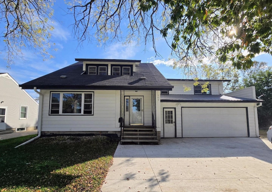 109 5th Ave SE, Pipestone, MN 56164 - photo 1