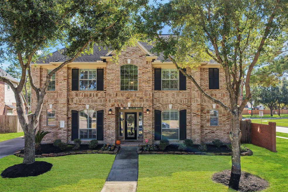 Welcome home to 4734 Huntwood Hills Lane located in the golf course community of Cinco Ranch in Katy, Texas!