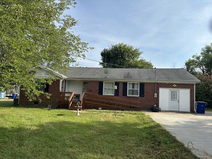 114 Charlotte Dr, Shelbyville, TN 37160 - photo 1