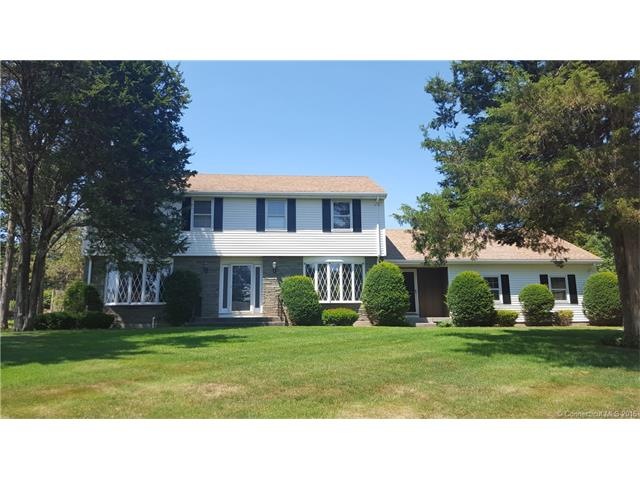 Freshly painted & well-maintained exterior w/ prof