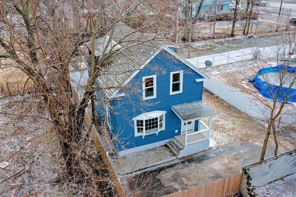 11 Carpenter Ct, Springfield, MA 01109 - photo 1