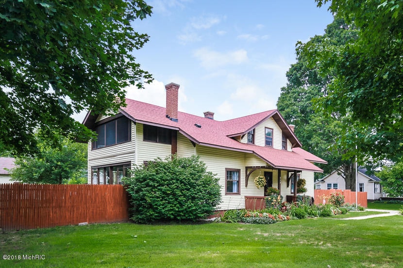 517 N Main St, Wayland, MI 49348 - photo 1