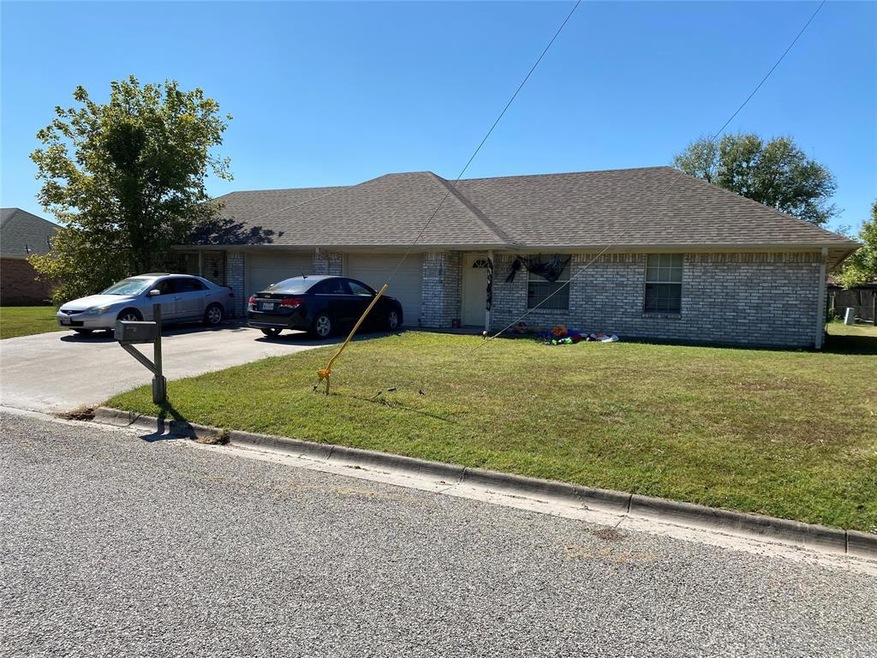 2109 Albert Broadfoot St, Bonham, TX 75418 - photo 1