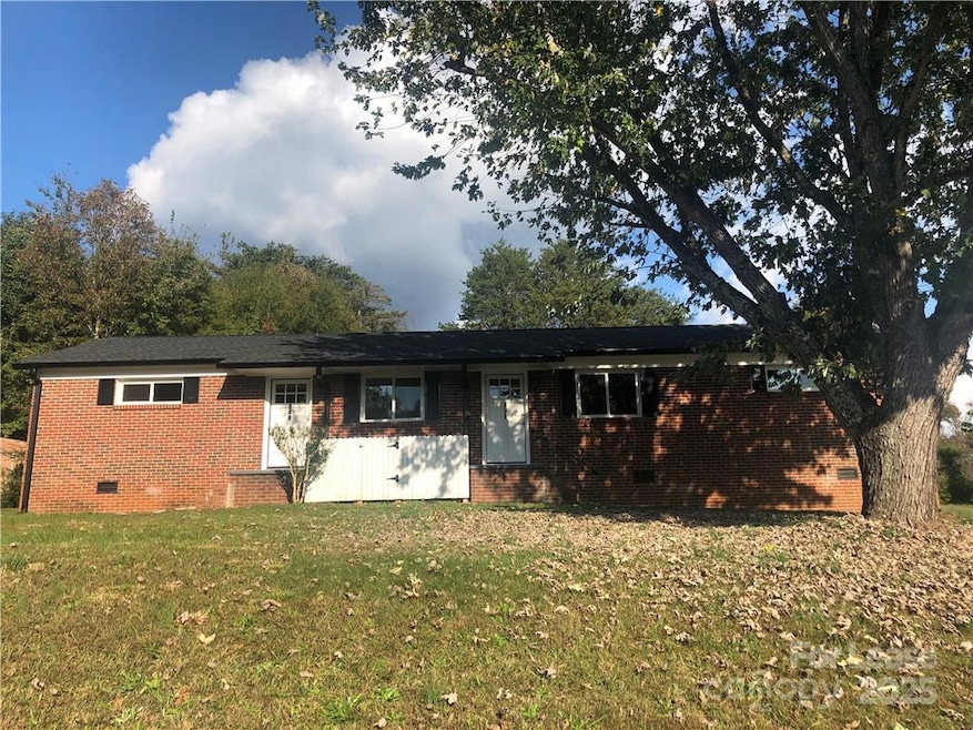 849 Crestway Dr, Newton, NC 28658 - photo 1