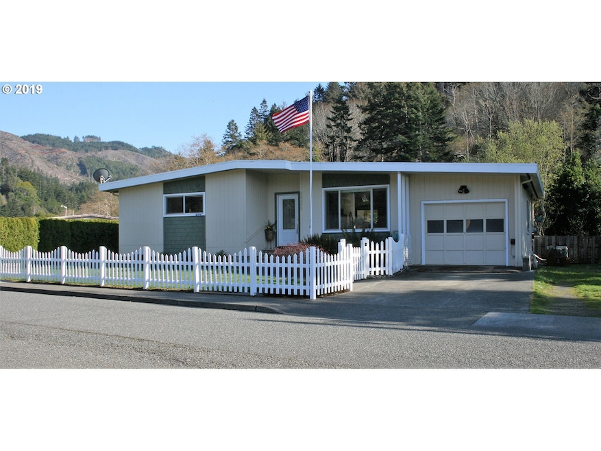 94306 6th St, Gold Beach, OR 97444 - photo 1
