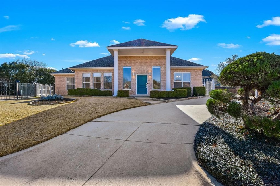 6700 Rolling Hills Dr, North Richland Hills, TX 76182 - photo 1