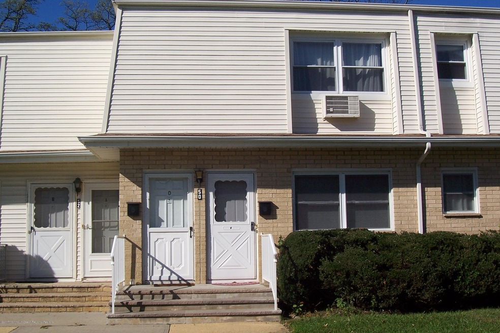 SPACIOUS 2 BEDROOM SECOND FLOOR UNIT