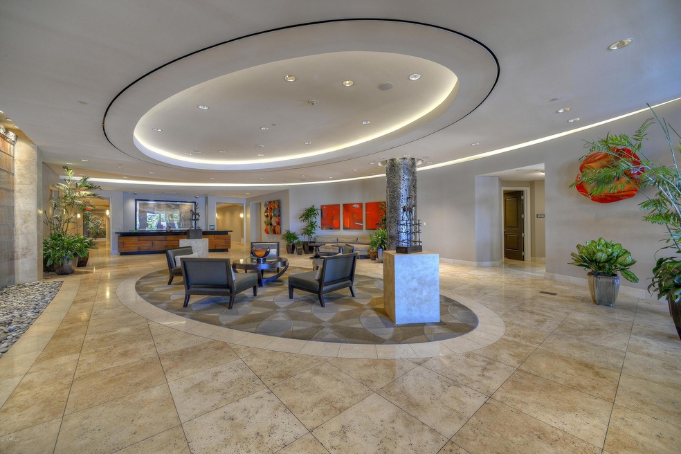 022_Lobby with Valet