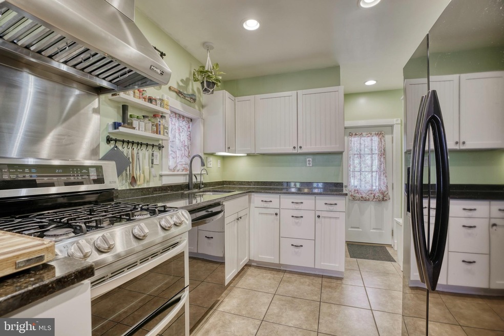 122 S Schroeder St, Baltimore, MD 21223 - photo 1