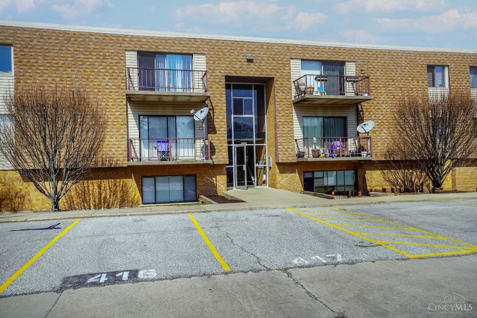 6602 Hearne Rd, Cincinnati, OH 45248 - photo 1