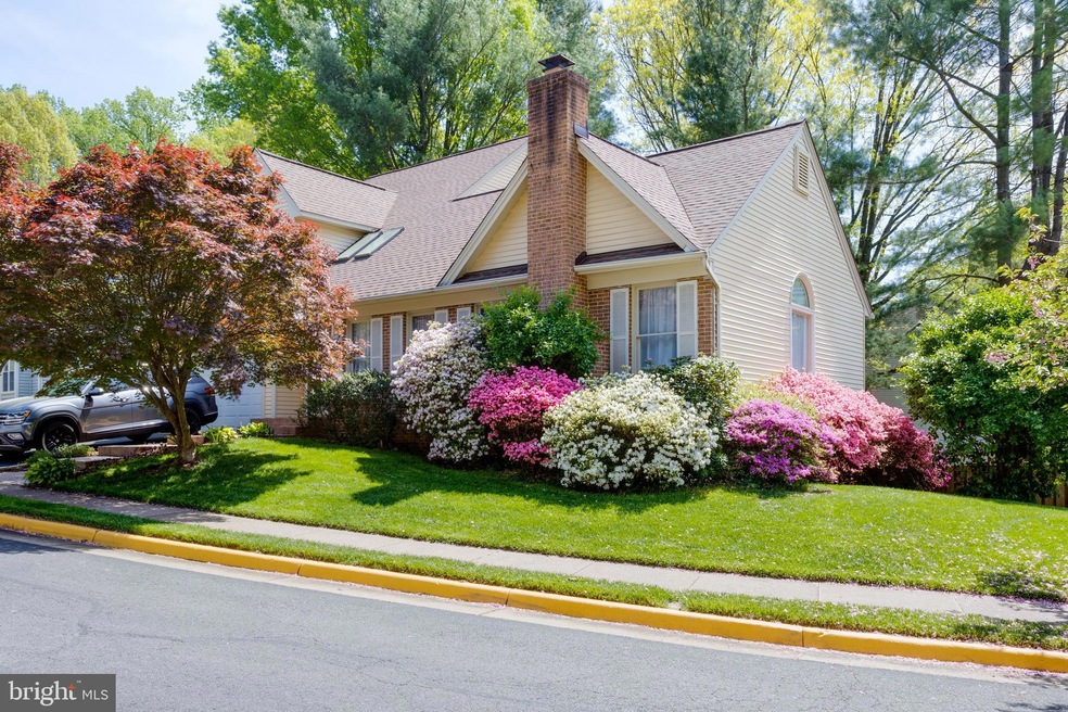 10002 Beacon Pond Ln, Burke, VA 22015 - photo 1