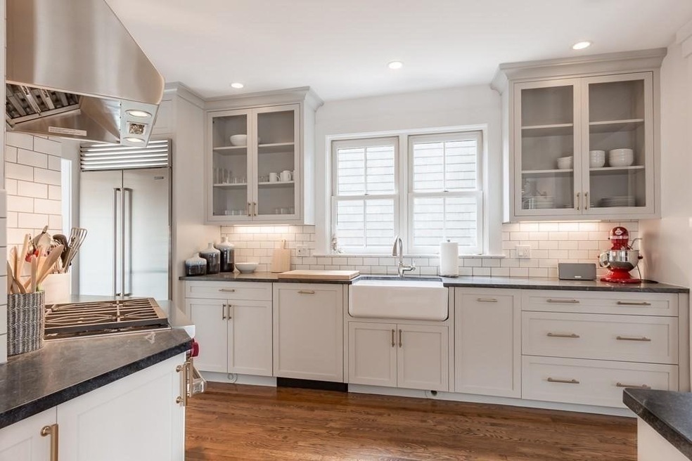 16 Pickett St, Marblehead, MA 01945 - photo 1