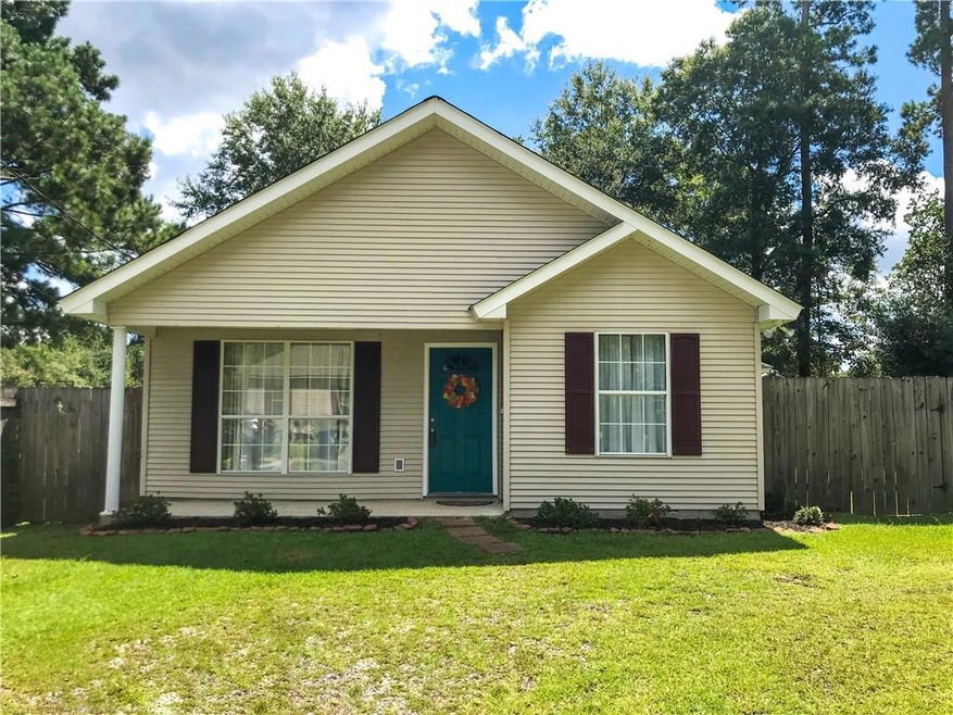 Precious little cottage on a quiet Covington stree