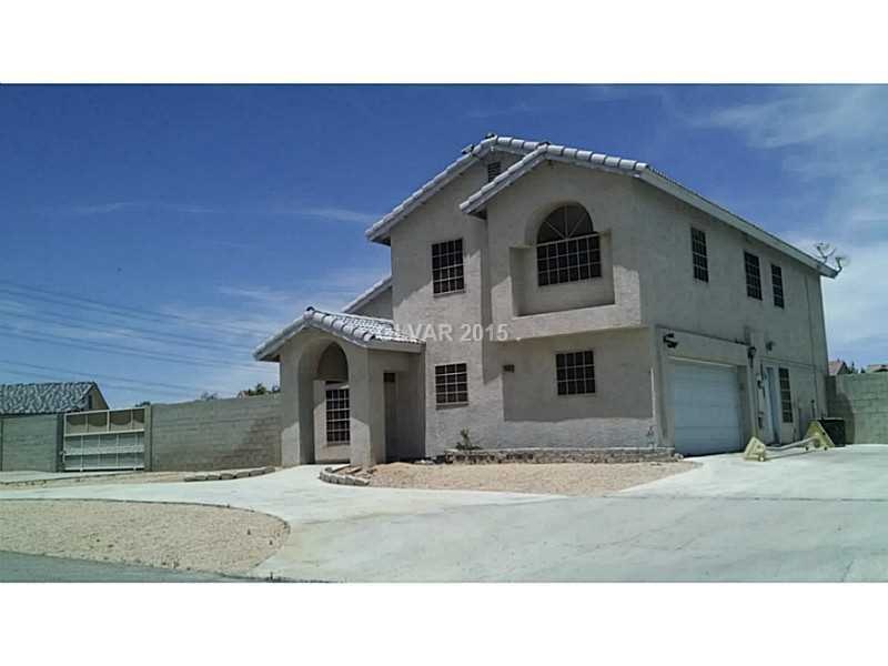 Facade/Exterior Front. CIRCULAR DRIVEWAY, FULLY FE