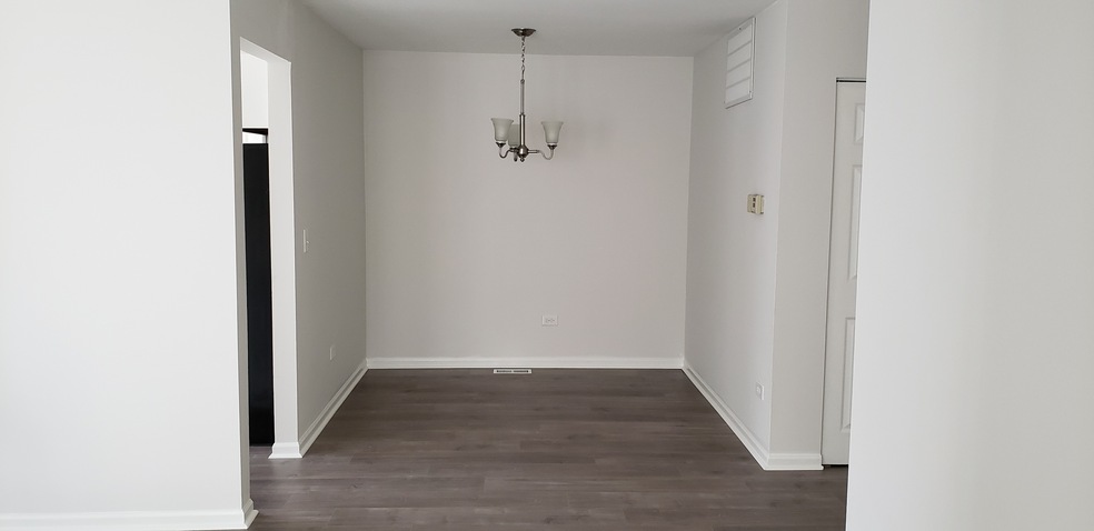 252 Nantucket Harbor unit 170, Schaumburg, IL 60193 - photo 1