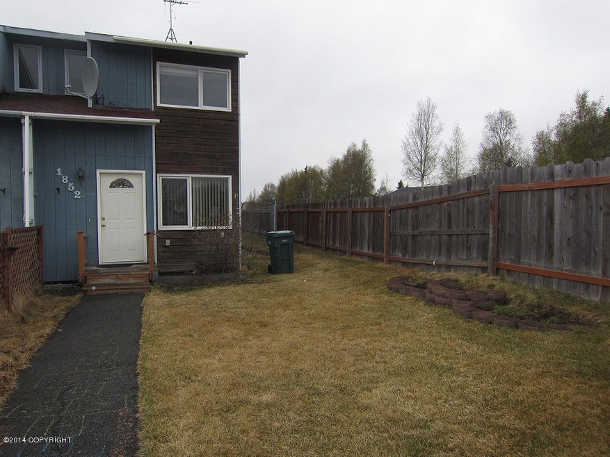 Exterior w Large Front Yard