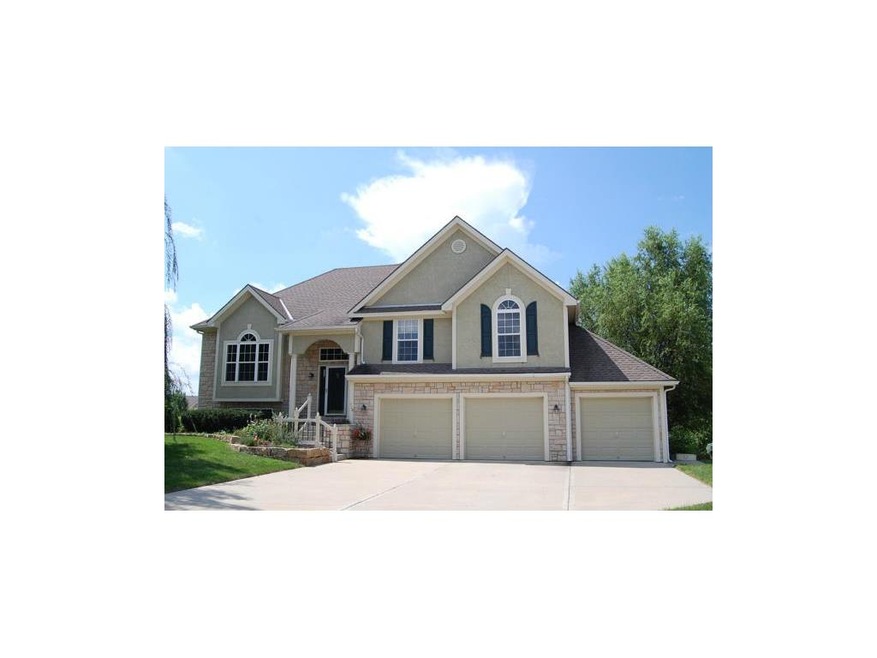 718 Canyon View Dr, Lansing, KS 66043 - photo 1