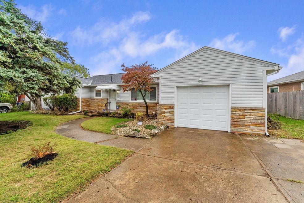 3107 Eakin Rd, Columbus, OH 43204 - photo 1