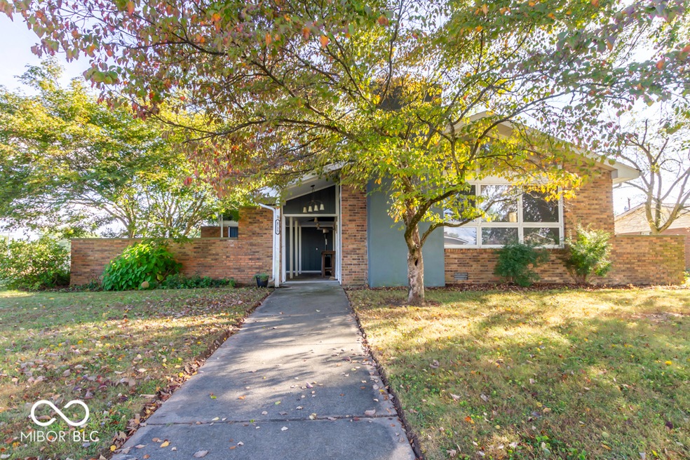 4735 Woodcrest Dr, Columbus, IN 47203 - photo 1