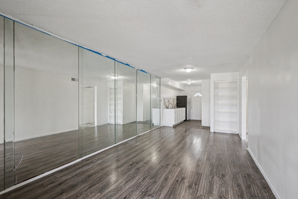 707 S 2nd St unit 707, La Porte, TX 77571 - photo 1